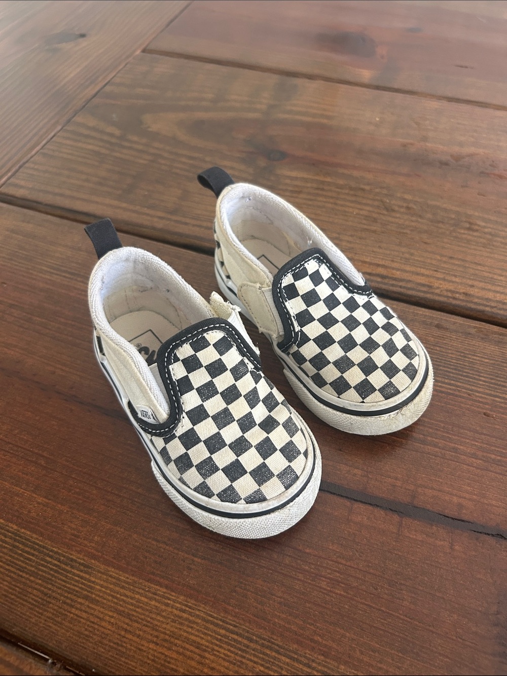 Vans Kids Slip-On Sneakers in Black and White Checkerboard (size 6)
